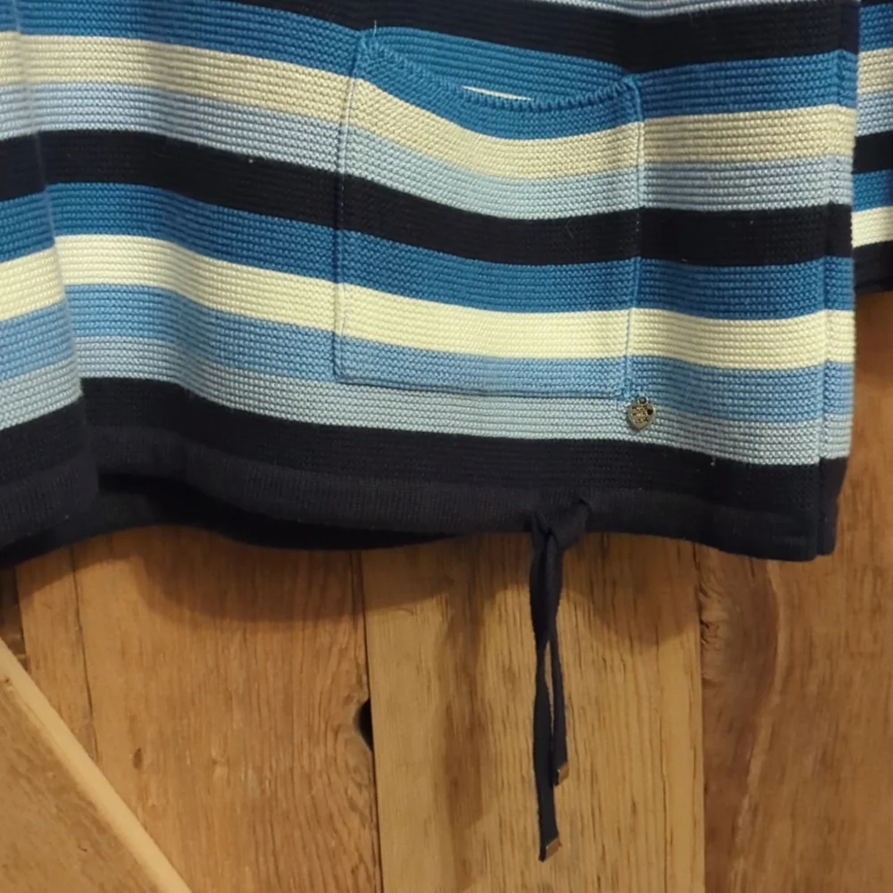 Sweater - Picture 2 of 7